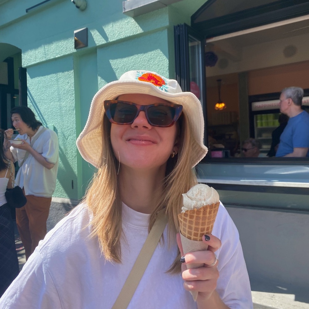 Meet your Posher, Emily